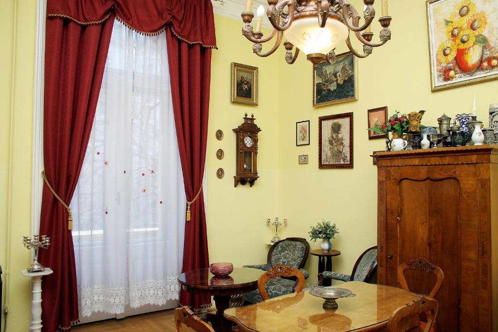 Budapest Tourist Apartments - Jozsef Koerut Pokoj fotografie