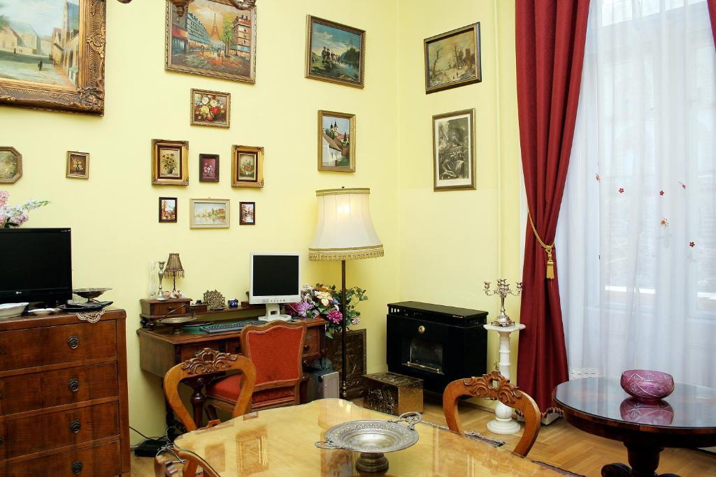 Budapest Tourist Apartments - Jozsef Koerut Pokoj fotografie