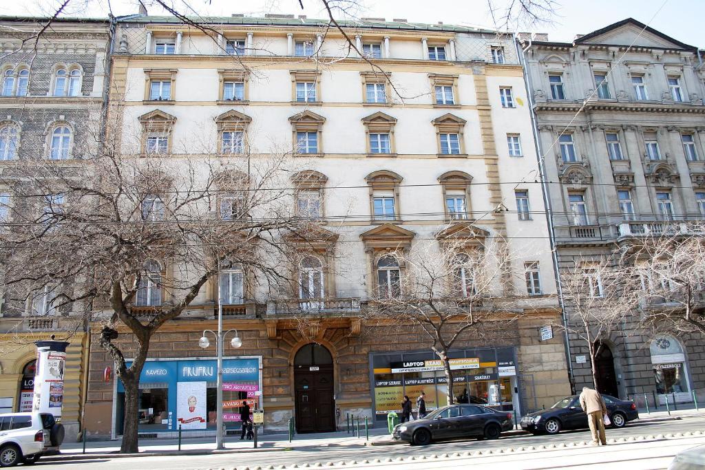 Budapest Tourist Apartments - Jozsef Koerut Pokoj fotografie